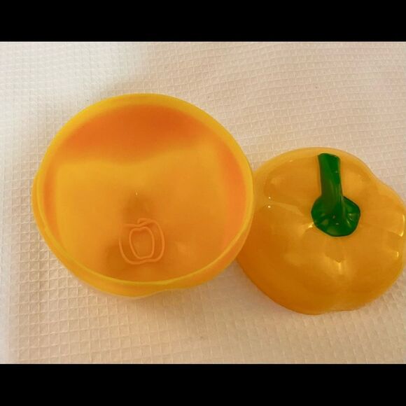 New Yellow Bell Pepper Storage Saver Keeper Vegetable Kitchen Tool Gadget. - Picture 7 of 8